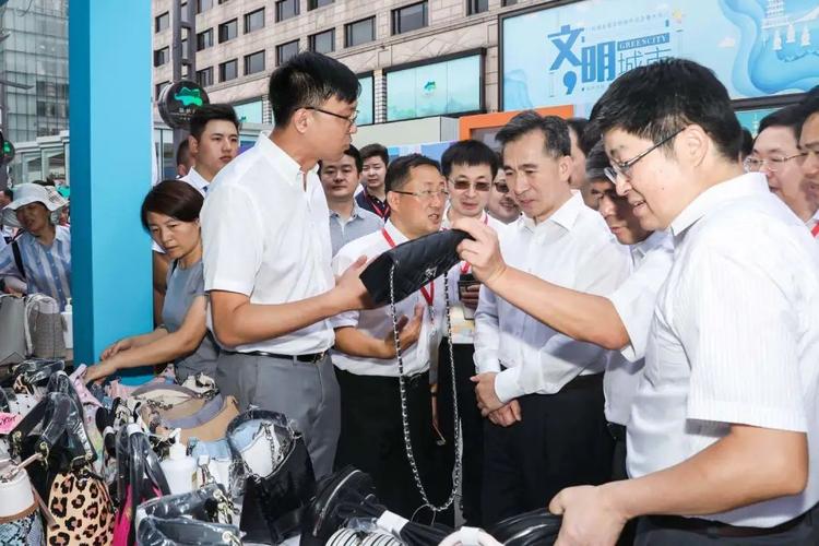 "外贸优品汇 扮靓步行街"出口产品转内销
